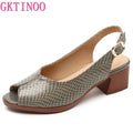 סנדלי פיפ-טו מעור לכה לנשים · GKTINOO lakierowane sandały peep toe na średnim obcasie