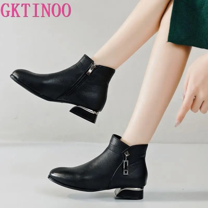 מגפיים אלגנטיים מעור אמיתי, עקב נמוך · Eleganckie botki z prawdziwej skóry, niski obcas