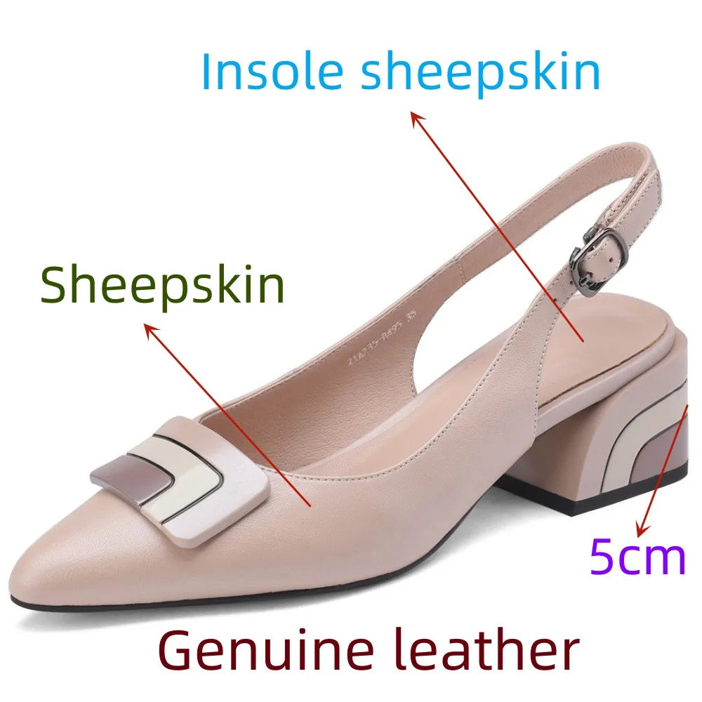 סנדלי עור ורוד בהיר עם עקב בלוק · Jasnoróżowe skórzane sandały slingback na klockowym obcasie