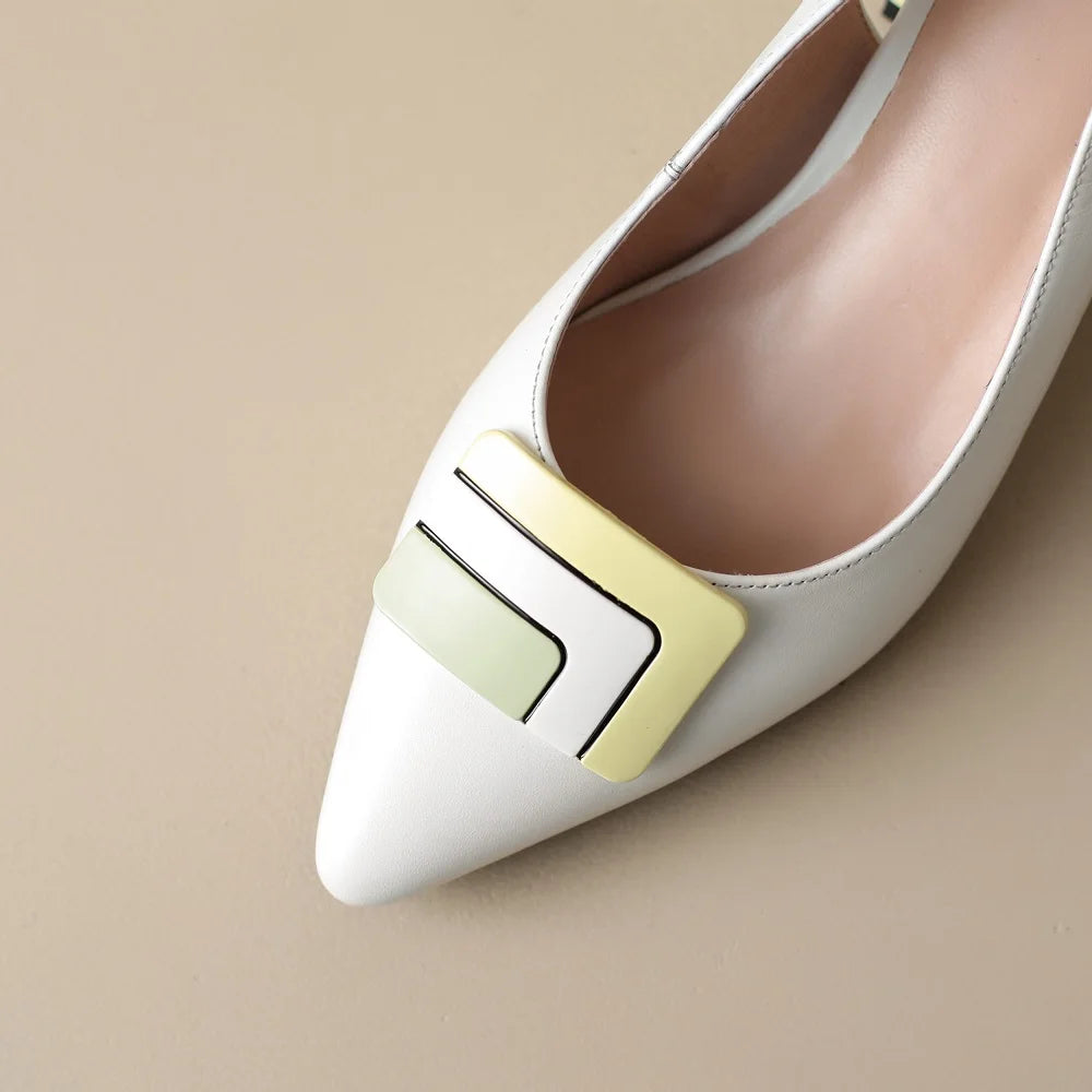 סנדלי עור ורוד בהיר עם עקב בלוק · Jasnoróżowe skórzane sandały slingback na klockowym obcasie