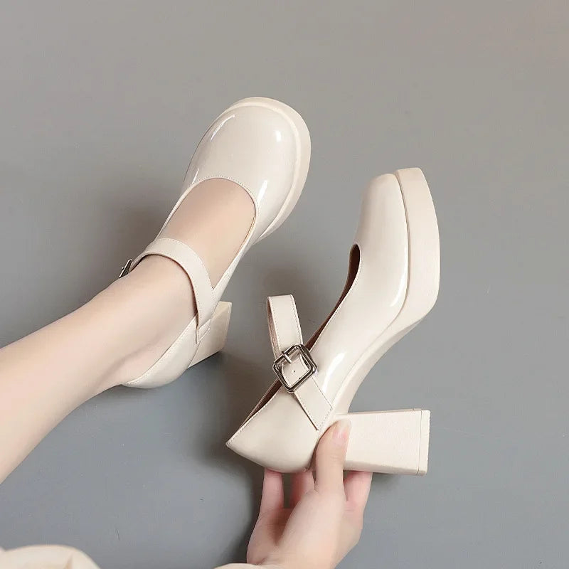 נעלי מרי ג'יין אלגנטיות על פלטפורמה – עור לכה, עקב 8 ס"מ